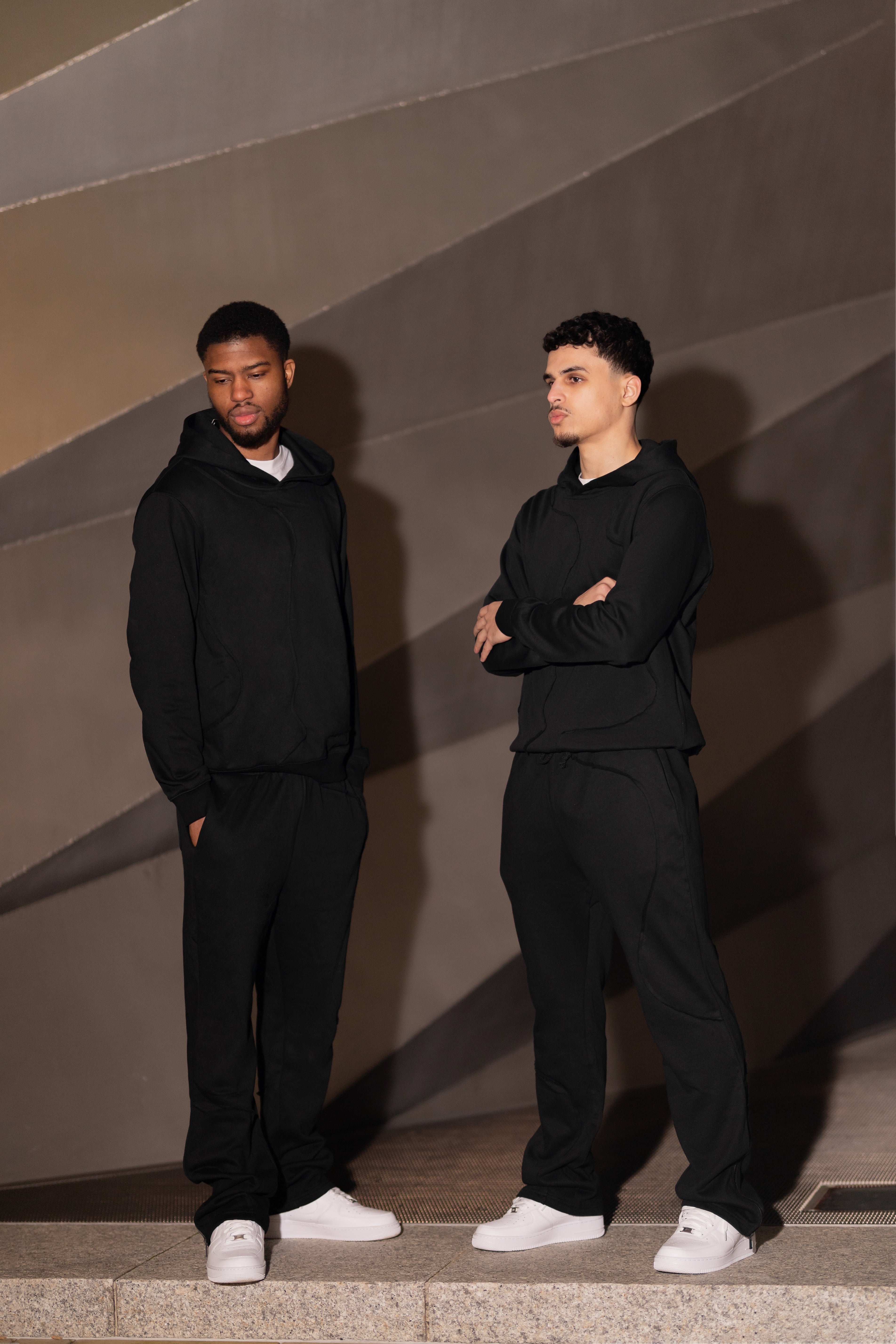 BLACK LIGHTWEIGHT HOODIE