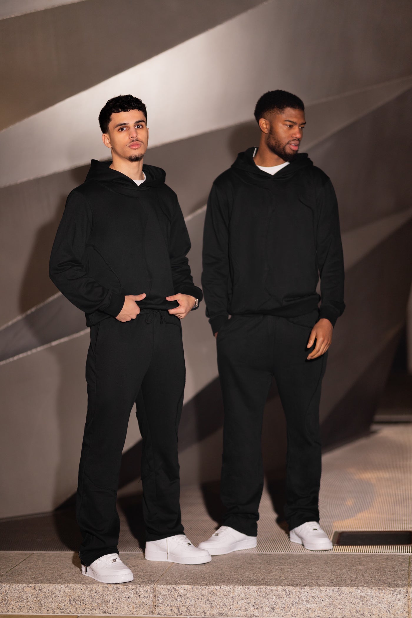 BLACK LIGHTWEIGHT HOODIE