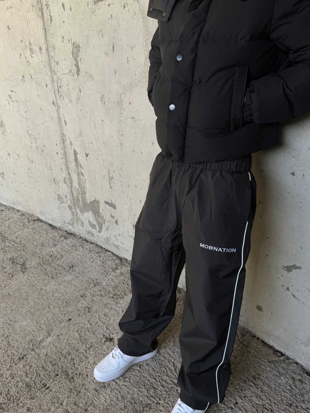 BLACK SHELL BOTTOMS