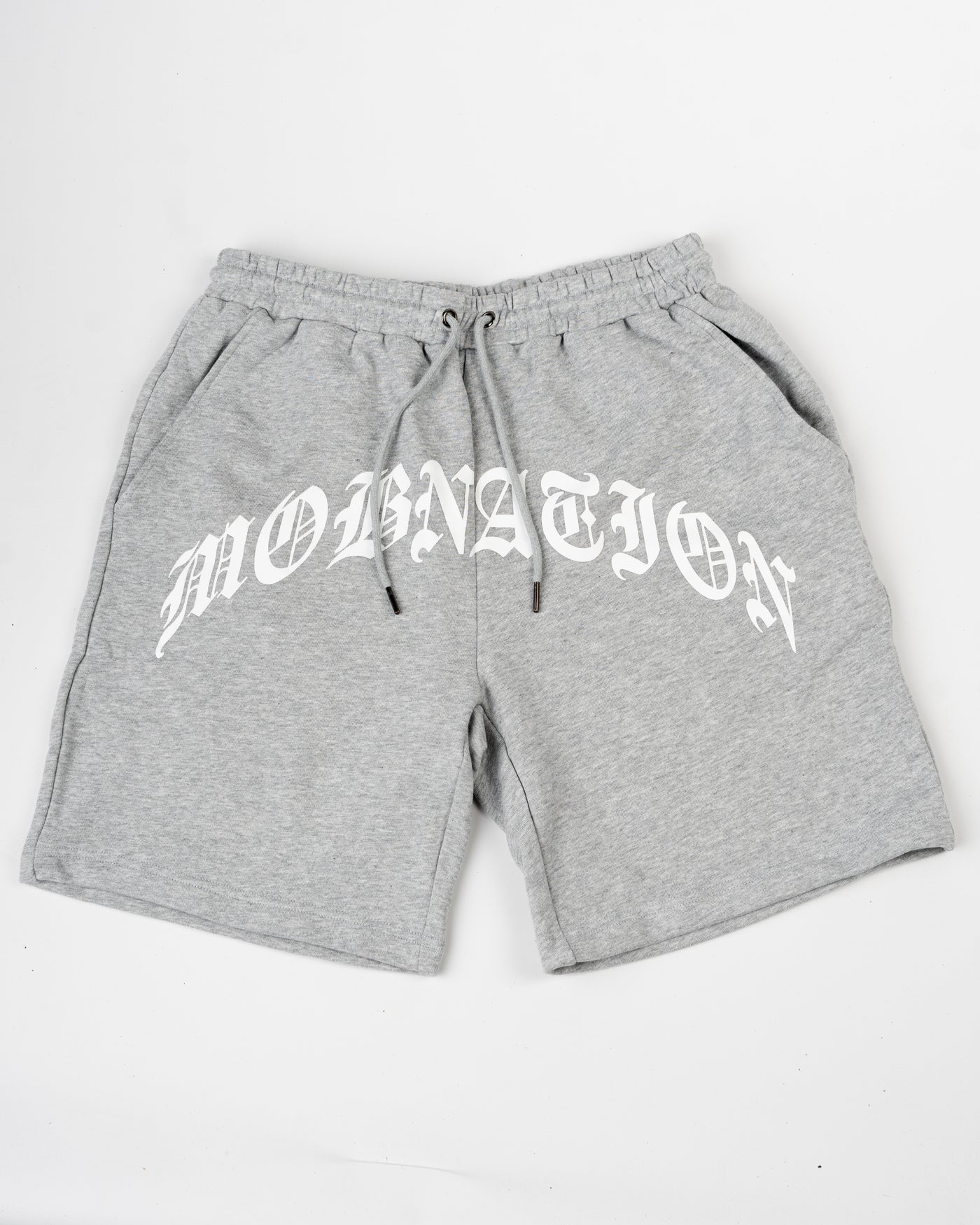 Graue gewölbte Shorts